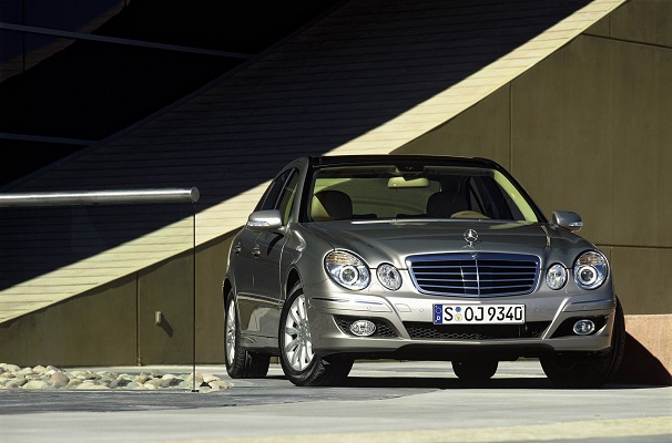 Mercedes-Benz Klasa E W211 (2003-2009) – schematy bezpieczników i przekaźników