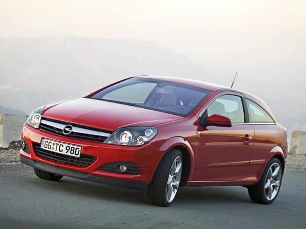 Opel Astra H (2004-2009) – schematy bezpieczników i przekaźników