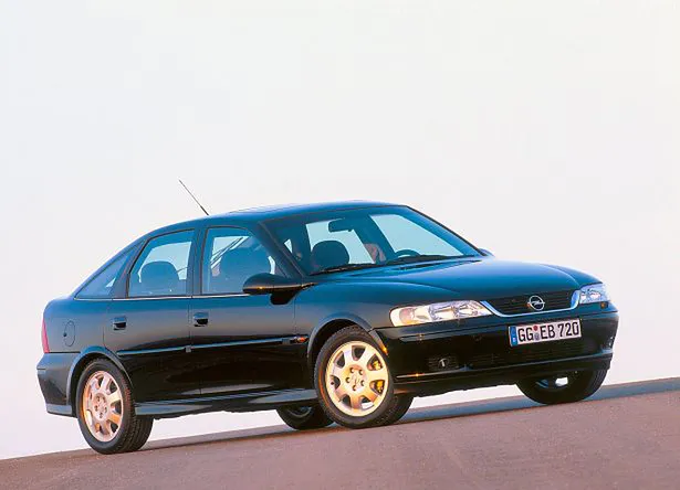 Opel Vectra B (1995-2002) – schematy bezpieczników i przekaźników