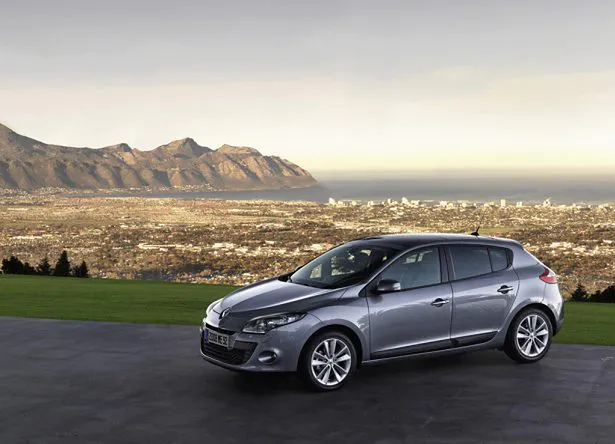 Renault Megane III (2008-2016) – schematy bezpieczników i przekaźników