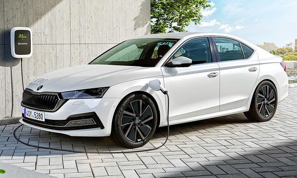 Skoda Octavia iV plug-in (2021) – schematy bezpieczników i przekaźników