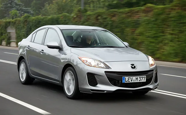 Mazda 3 II BL (2011) – schematy bezpieczników i przekaźników