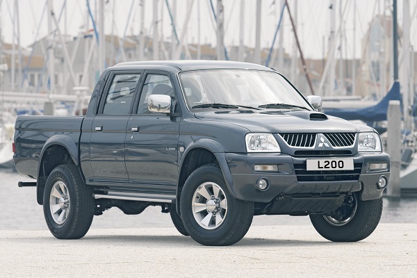 Mitsubishi L200 III (2001-2006) – schematy bezpieczników i przekaźników