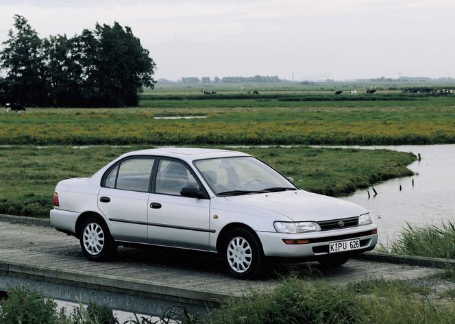 Toyota Corolla E100 (1991-1997) – schematy bezpieczników i przekaźników
