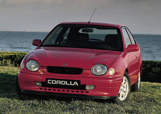 Toyota Corolla E110 (1997-2002) – schematy bezpieczników i przekaźników