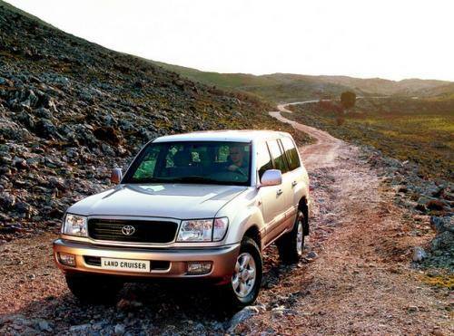 Toyota Land Cruiser 100/J100 (2003-2007) – schematy bezpieczników i przekaźników