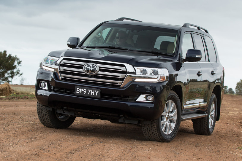 Toyota Land Cruiser 200/J200/V8 (2008-2013) – schematy bezpieczników i przekaźników