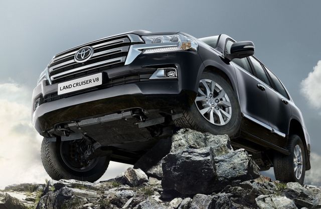 Toyota Land Cruiser 200/J200/V8 (2014-2018) – schematy bezpieczników i przekaźników