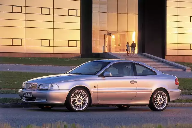 Volvo C70 (2001) – schematy bezpieczników i przekaźników