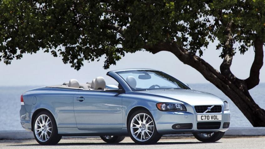 Volvo C70 (2006-2008) – schematy bezpieczników i przekaźników