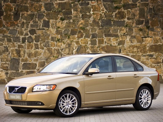 Volvo S40 (2006-2007) – schematy bezpieczników i przekaźników