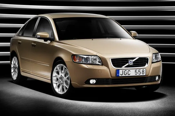 Volvo S40 (2008) – schematy bezpieczników i przekaźników