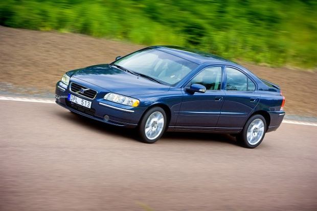 Volvo S60 (2004) – schematy bezpieczników i przekaźników