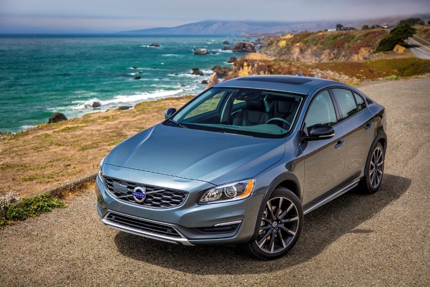 Volvo S60 (2017) – schematy bezpieczników i przekaźników