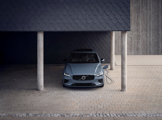 Volvo S60 Recharge Plug-in Hybrid (2021) – schematy bezpieczników i przekaźników