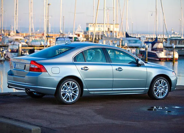Volvo S80 (2008) – schematy bezpieczników i przekaźników
