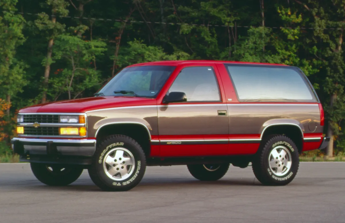 Chevrolet Blazer K1500 (1992-1994) – schematy bezpieczników i przekaźników