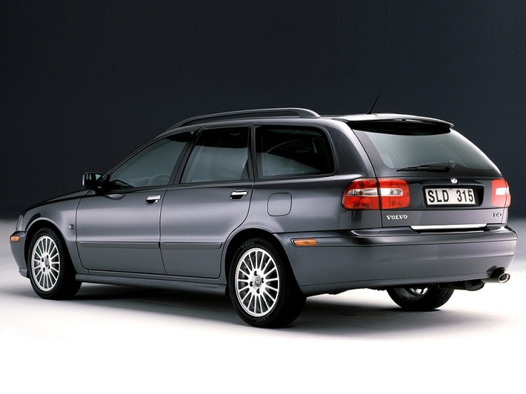 Volvo V40 (2002) – schematy bezpieczników i przekaźników