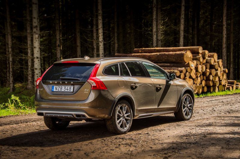 Volvo V60 (2017) – schematy bezpieczników i przekaźników