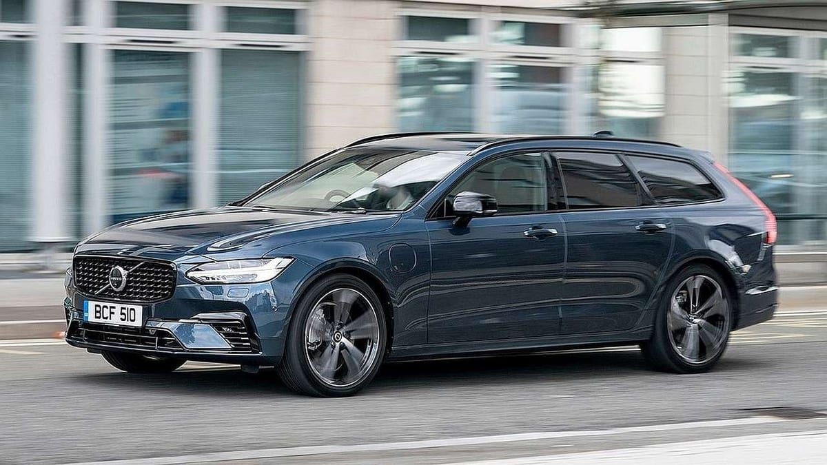 Volvo V90 (2021) – schematy bezpieczników i przekaźników