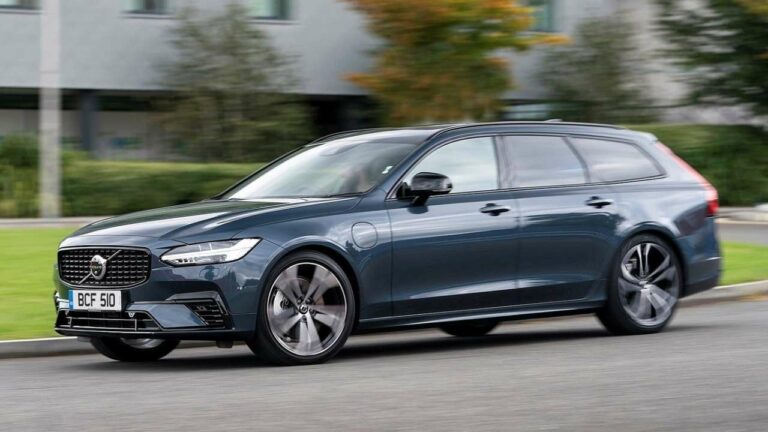Volvo V90 (2022) – schematy bezpieczników i przekaźników