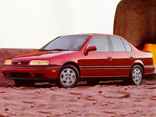 Infiniti G20 (1990-1996) – schematy bezpieczników i przekaźników