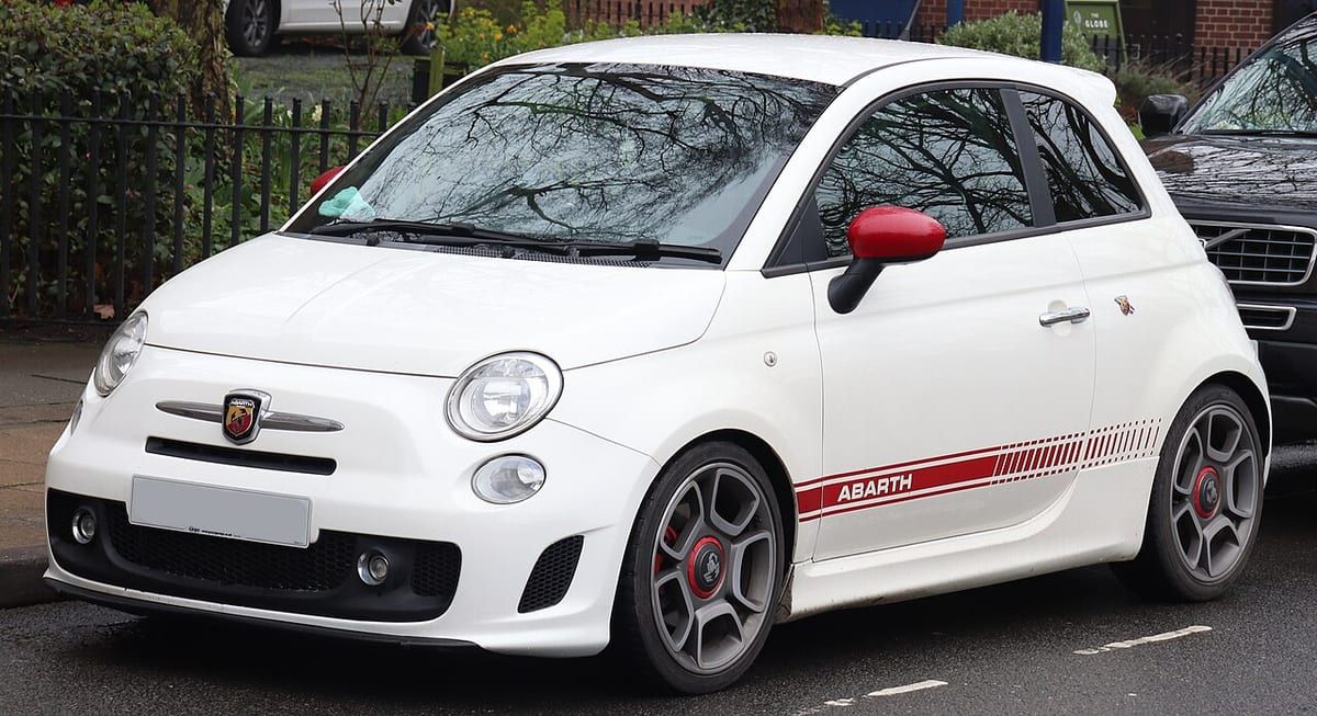 Abarth 500 (2008-2016) – schematy bezpieczników i przekaźników