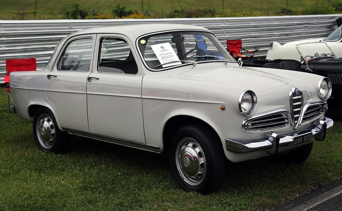 Alfa Romeo Giulietta (2010-2013) – schematy bezpieczników i przekaźników