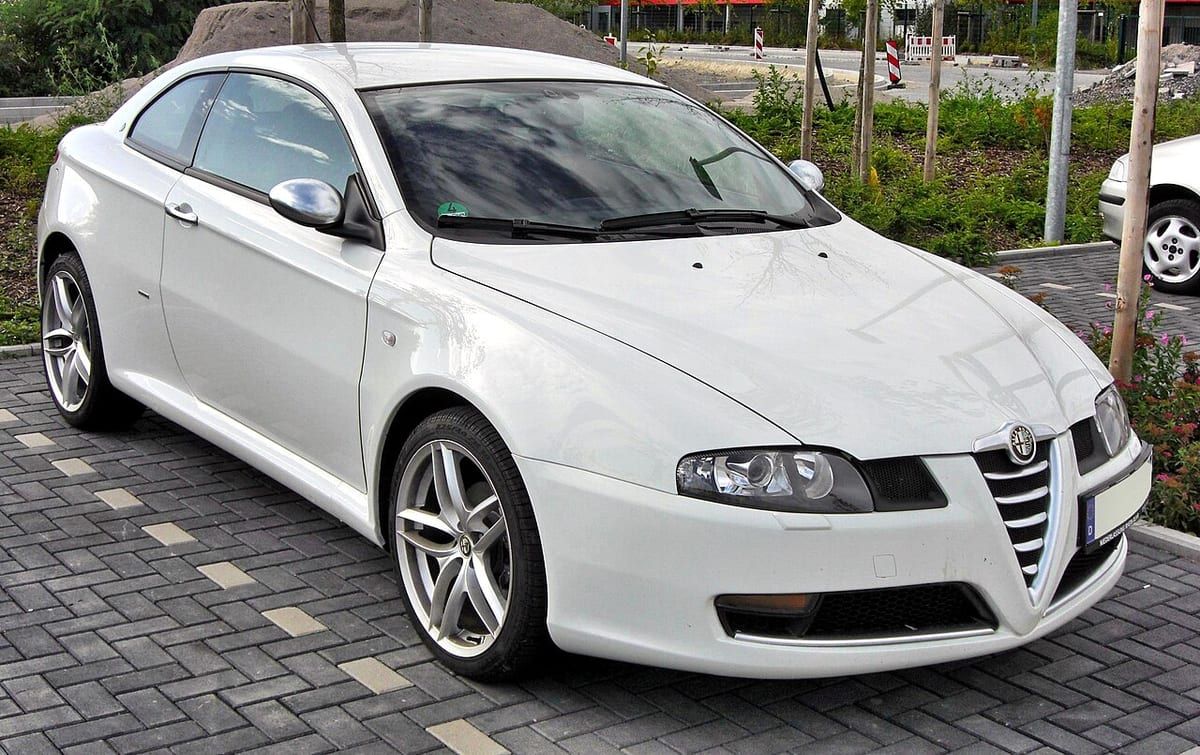 Alfa Romeo GT (2004-2010) – schematy bezpieczników i przekaźników