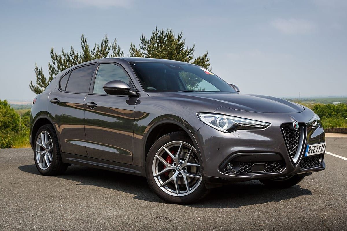 Alfa Romeo Stelvio (2017-2019) – schematy bezpieczników i przekaźników