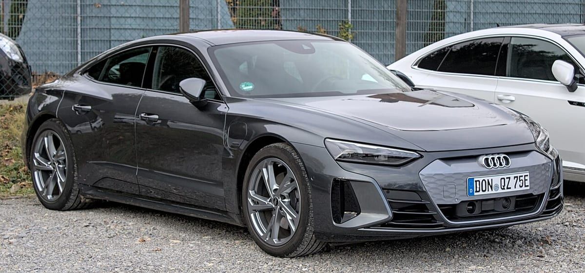 Audi e-tron GT (2021-2023) – schematy bezpieczników i przekaźników