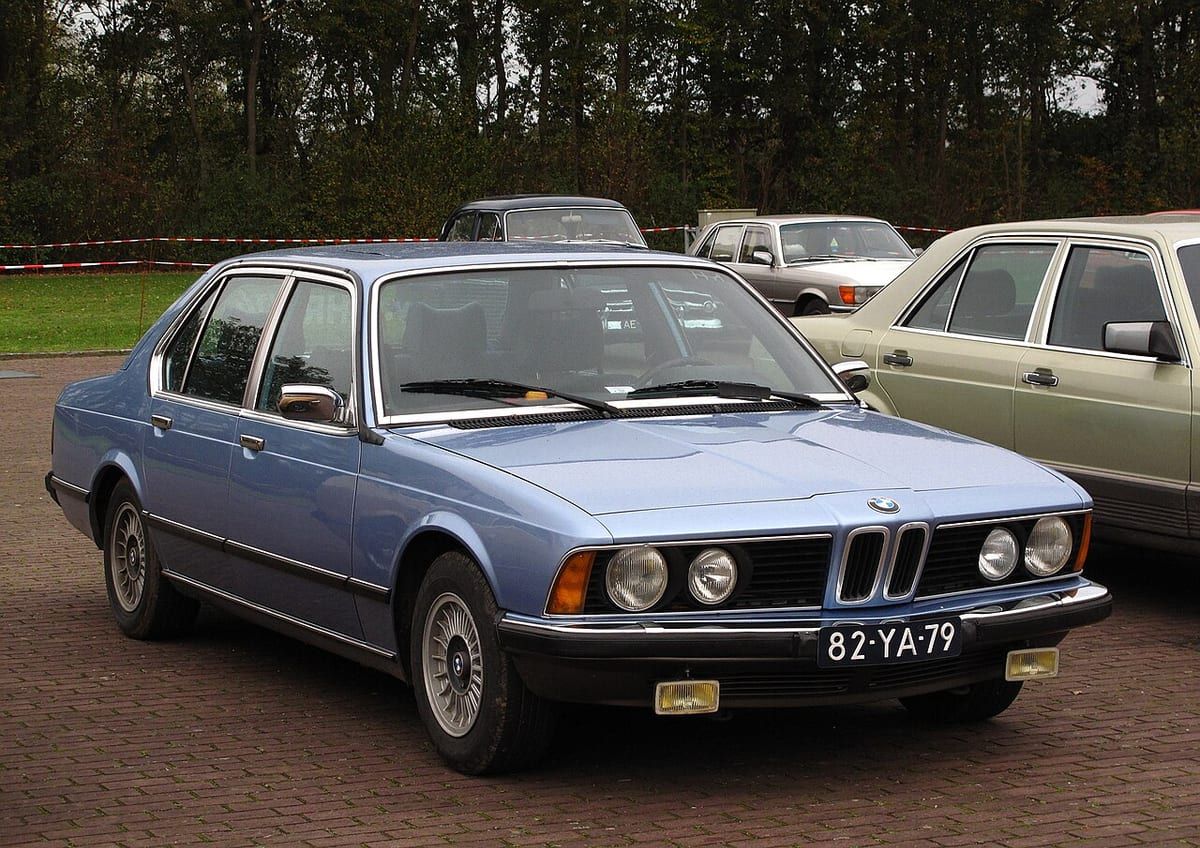 BMW 7 E23 (1977-1987) – schematy bezpieczników i przekaźników