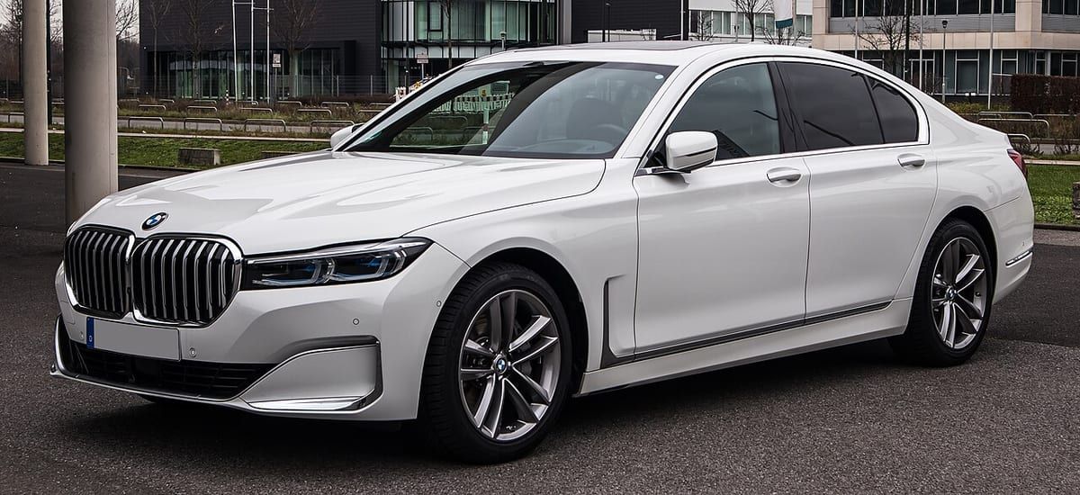 BMW 7 E32 (1987-1994) – schematy bezpieczników i przekaźników