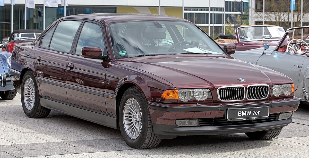 BMW 7 E38 (1994-2001) – schematy bezpieczników i przekaźników