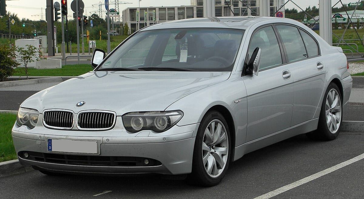 BMW 7 (E65-E66-E67-E68) (2002-2008) – schematy bezpieczników i przekaźników