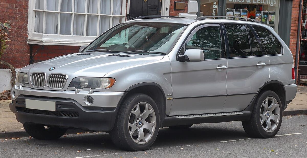 BMW X5 (E53) (1999-2006) – schematy bezpieczników i przekaźników