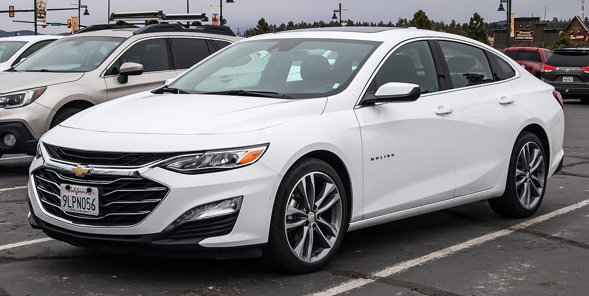 Chevrolet Malibu (2013-2016) – schematy bezpieczników i przekaźników