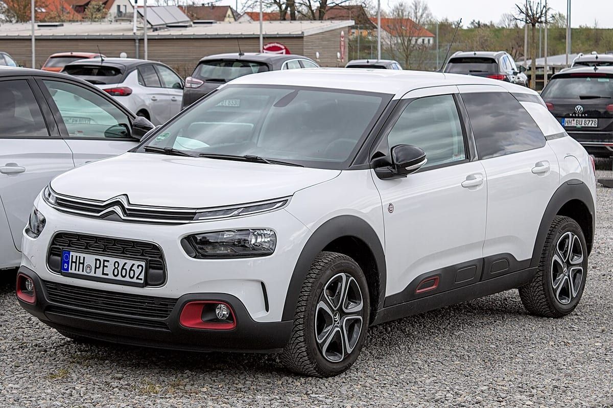 Citroën C4 Cactus (2014-2017) – schematy bezpieczników i przekaźników