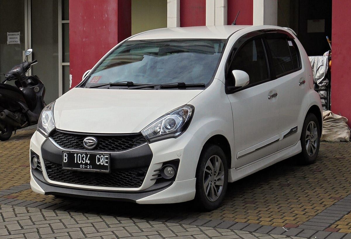 Daihatsu Sirion i Boon (M300) (2005-2013) – schematy bezpieczników i przekaźników