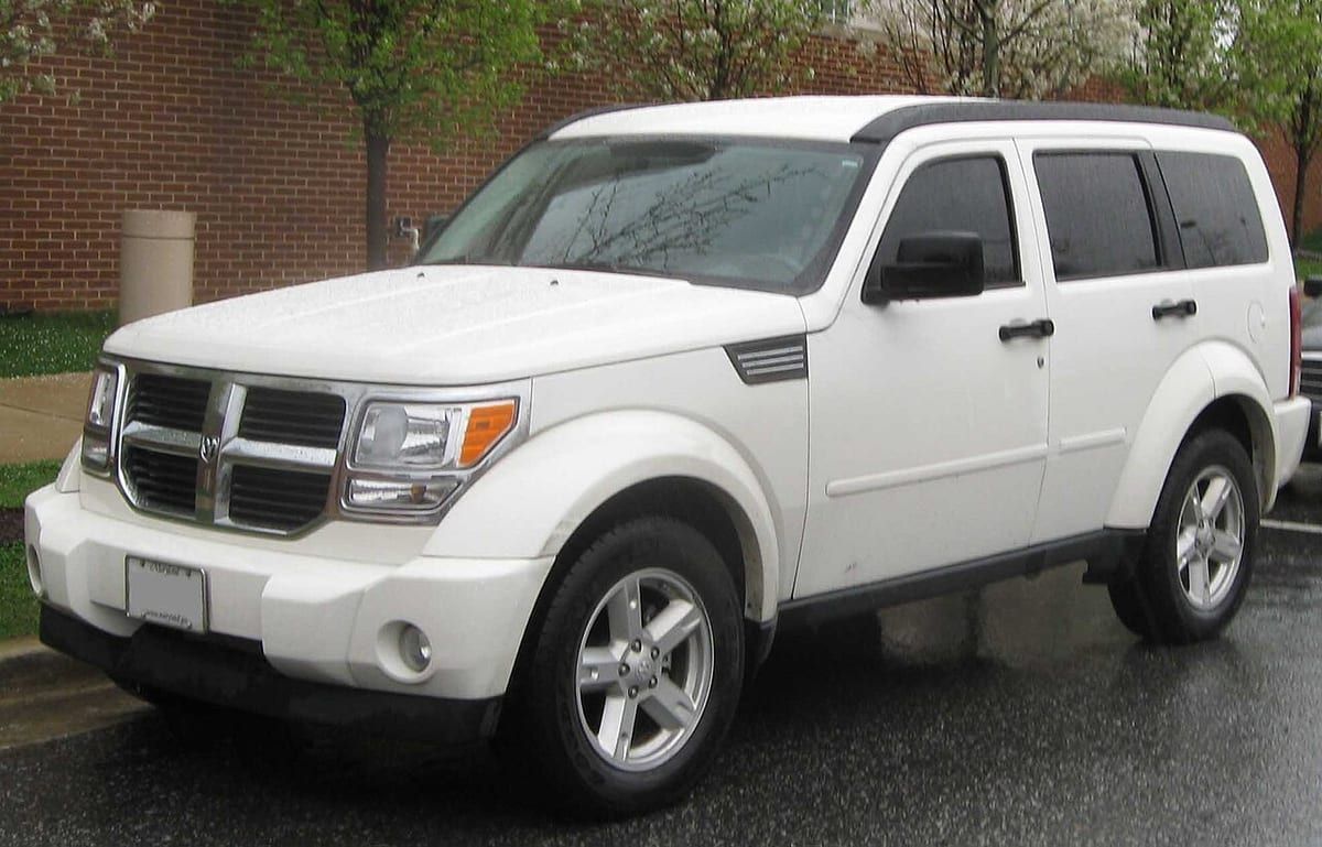 Dodge Nitro (2007-2012) – schematy bezpieczników i przekaźników