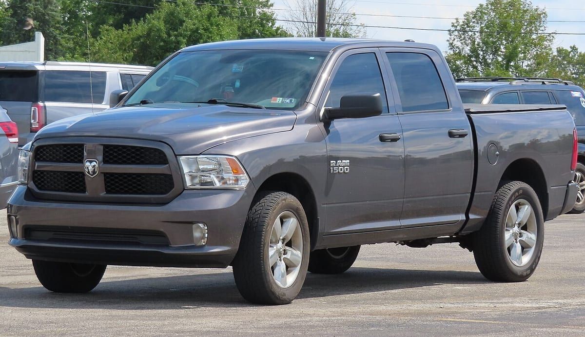 Dodge RAM 1500 (2019) – schematy bezpieczników i przekaźników