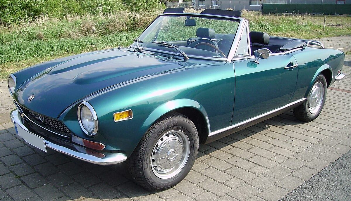 Fiat 124 Spider (2017-2019) – schematy bezpieczników i przekaźników