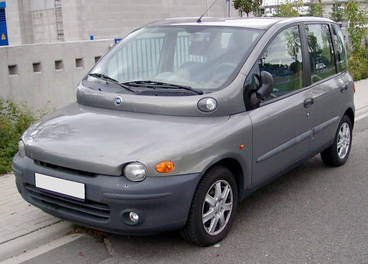 Fiat Multipla II (2004-2010) – schematy bezpieczników i przekaźników