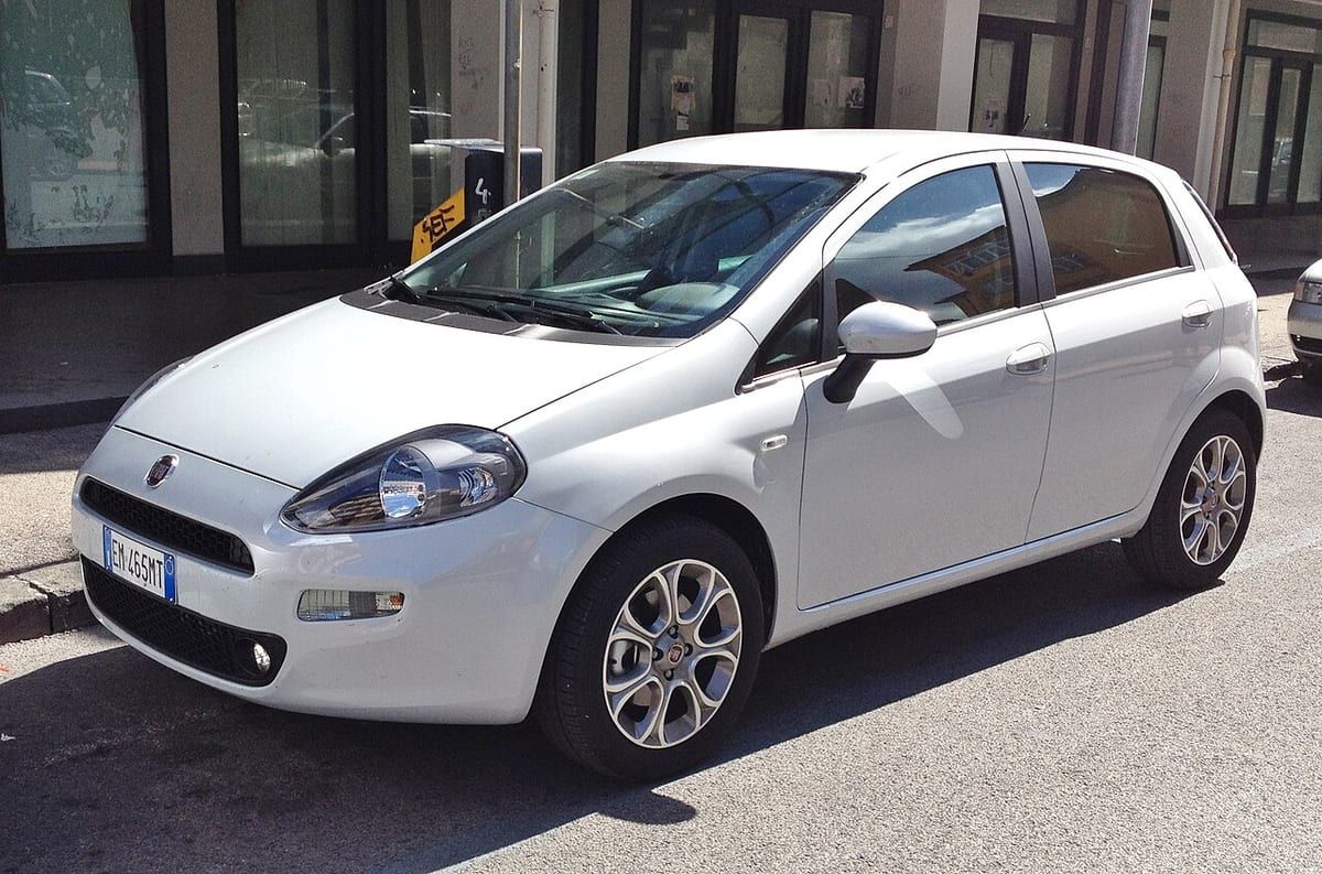 Fiat Punto Evo (2010-2012) – schematy bezpieczników i przekaźników