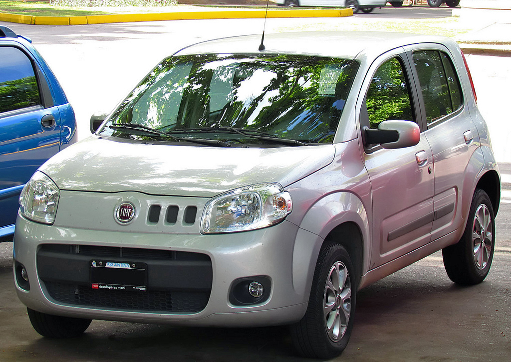 Fiat Uno (2013-2015) – schematy bezpieczników i przekaźników