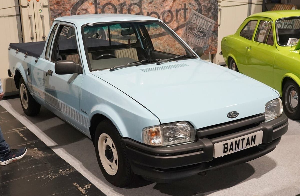 Ford Bantam (2002-2011) – schematy bezpieczników i przekaźników