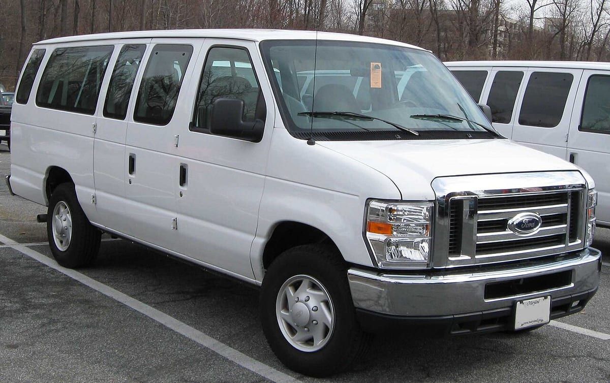 Ford E-Series (1998-2008) – schematy bezpieczników i przekaźników