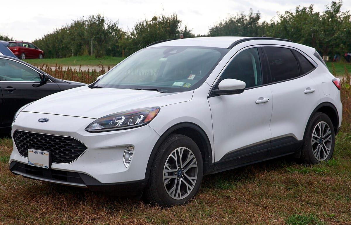 Ford Escape IV (2020-2022) – schematy bezpieczników i przekaźników