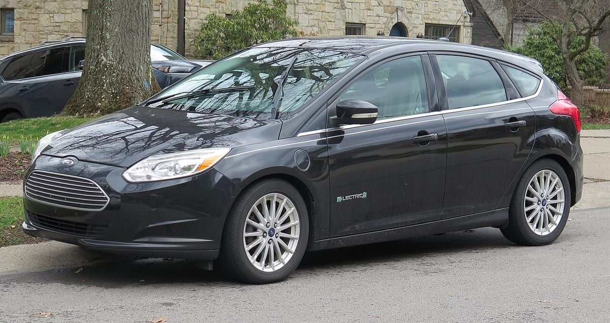 Ford Focus Electric (2016) – schematy bezpieczników i przekaźników