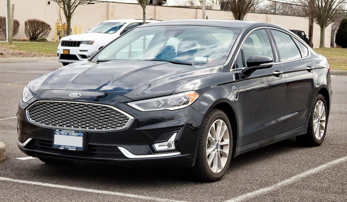 Ford Fusion II (2013-2020) – schematy bezpieczników i przekaźników